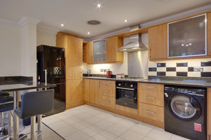 OP Lounge/Kitchen- click for photo gallery